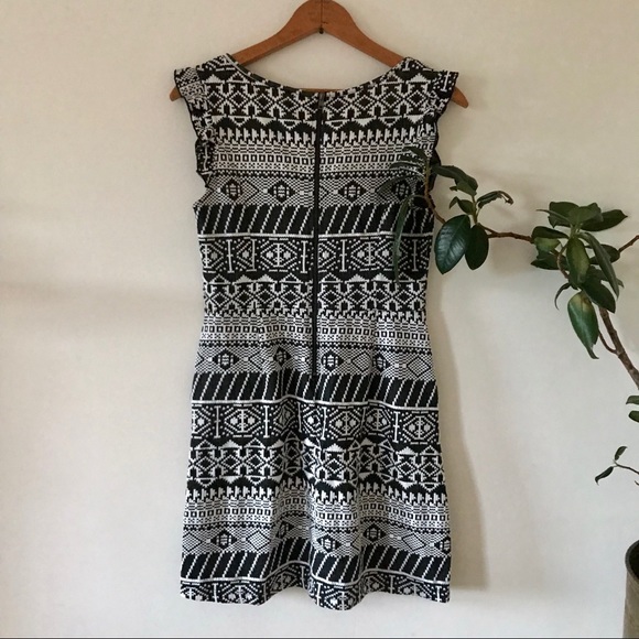 ▪️Aztec Black & White Print Formal Dress - Picture 4 of 8
